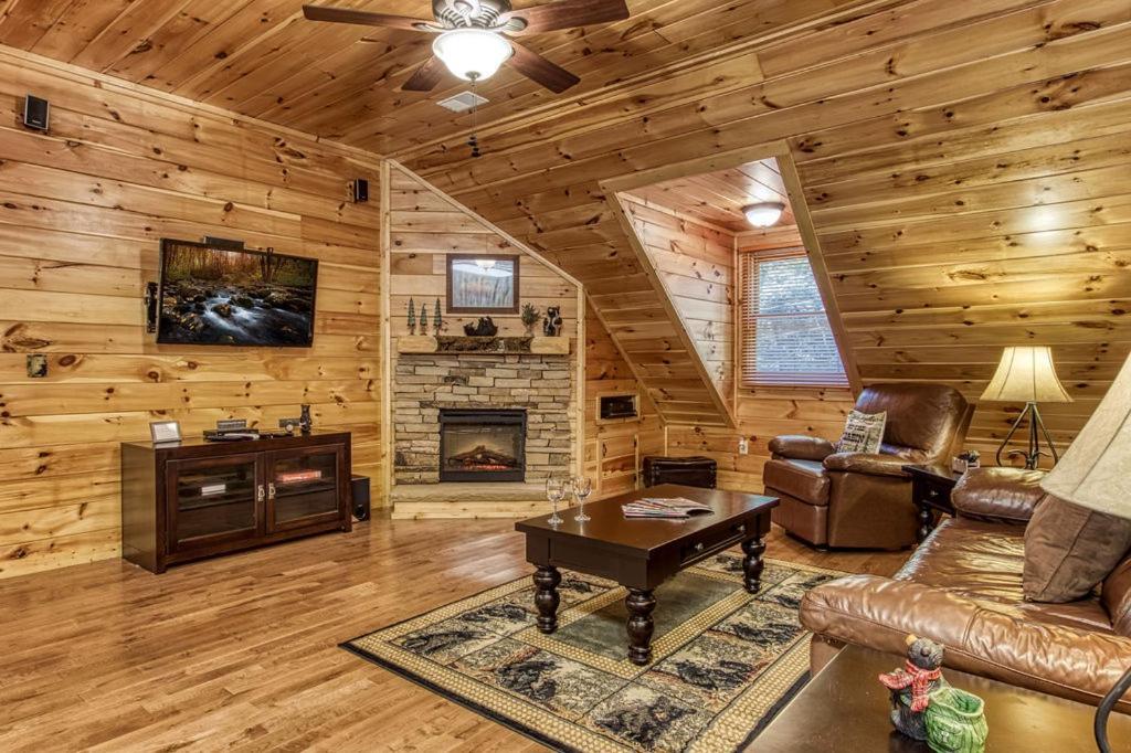 Papa Bear, Hot Tub, Wifi, 1089 Free Tickets Each Paid Day, Dollywood And More Sevierville Exterior photo