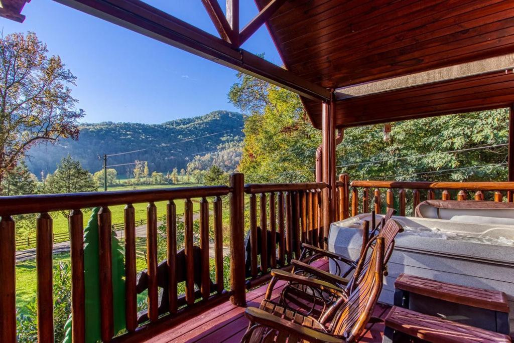 Papa Bear, Hot Tub, Wifi, 1089 Free Tickets Each Paid Day, Dollywood And More Sevierville Exterior photo