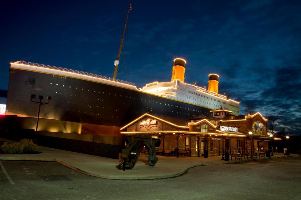 Papa Bear, Hot Tub, Wifi, 1089 Free Tickets Each Paid Day, Dollywood And More Sevierville Exterior photo